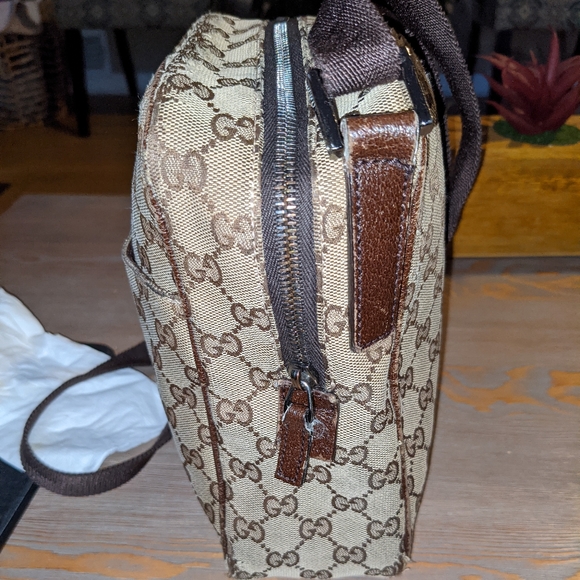 Authentic Gucci Crossbody Bag - Picture 4 of 8